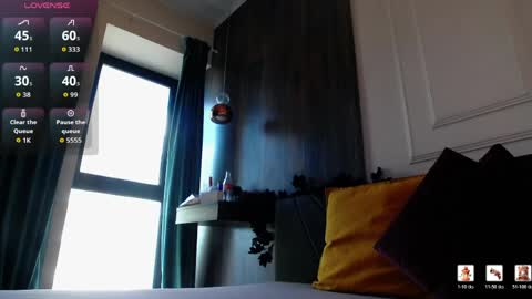 Raven Foxxy online show from 04-27-26, 05:49