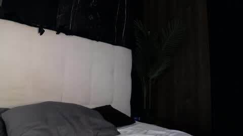 Snapshot of raven_foxxy chatting on 05-16-26, 05:59 Raven Foxxy online show from 05-16-26, 05:59