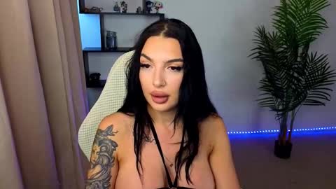 Snapshot of raven_inkk chatting on 11-21-25, 10:25 raven_inkk online show from 11-21-25, 10:25