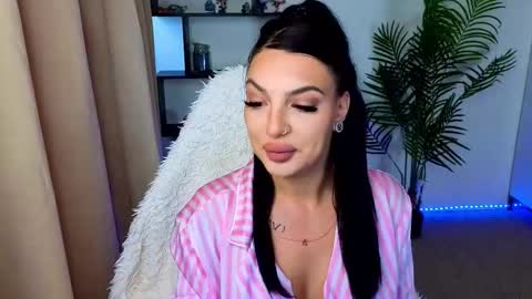 Snapshot of raven_inkk chatting on 12-16-25, 11:04 raven_inkk online show from 12-16-25, 11:04