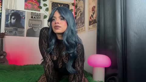 Snapshot of raven_luv chatting on 10-17-25, 01:53 raven online show from 10-17-25, 01:53