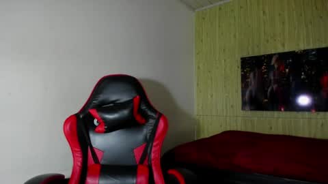 Snapshot of raven_rouge chatting on 05-21-26, 12:34 gata online show from 05-21-26, 12:34