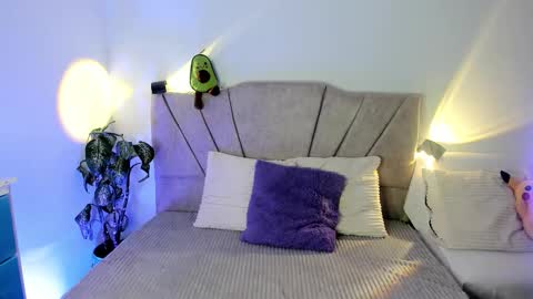 ravencollen online show from 11-11-25, 01:00