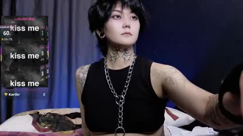 Snapshot of ravens_nest_ chatting on 10-17-25, 04:20 Raven online show from 10-17-25, 04:20