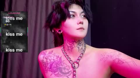 Snapshot of ravens_nest_ chatting on 10-18-25, 04:30 Raven online show from 10-18-25, 04:30