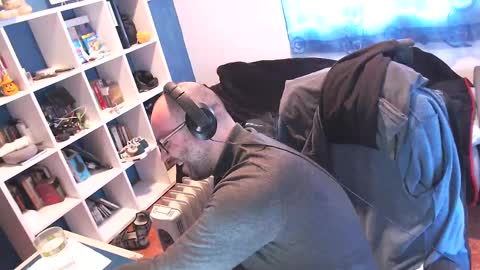 ravingr3d3 online show from 02-28-25, 02:09