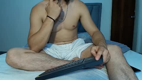 Snapshot of ray_weed chatting on 03-25-26, 07:20 Ray online show from 03-25-26, 07:20