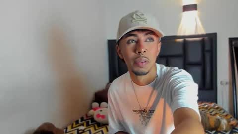 Snapshot of raydevil_ chatting on 10-31-25, 03:07 Rayn online show from 10-31-25, 03:07