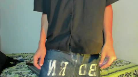 Snapshot of raydevil_ chatting on 01-12-26, 08:36 Rayn online show from 01-12-26, 08:36