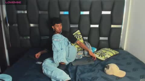 Snapshot of raydevil_ chatting on 02-04-26, 07:58 Rayn online show from 02-04-26, 07:58