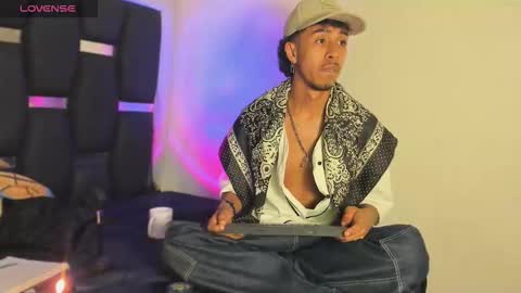 Snapshot of raydevil_ chatting on 02-10-26, 07:23 Rayn online show from 02-10-26, 07:23