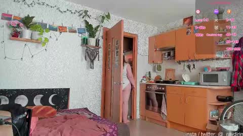 Snapshot of raydirin chatting on 09-30-25, 12:21 Ray online show from 09-30-25, 12:21