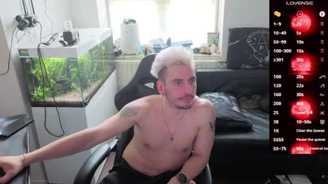 Rayzel online show from 04-01-26, 01:41