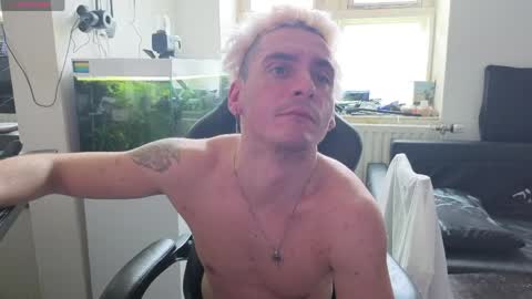 Rayzel White online show from 05-20-26, 01:28