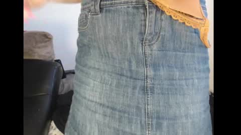 Fannie online show from 10-12-25, 04:06