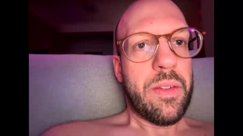 Snapshot of realhorsedick chatting on 05-09-26, 02:39 HugeSecret online show from 05-09-26, 02:39