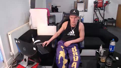 Ask me online show from 02-22-26, 01:42