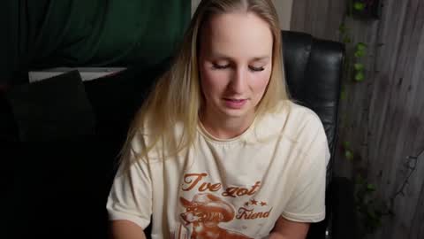 Snapshot of realmiagold chatting on 02-07-25, 09:15 IG realmiagold online show from 02-07-25, 09:15