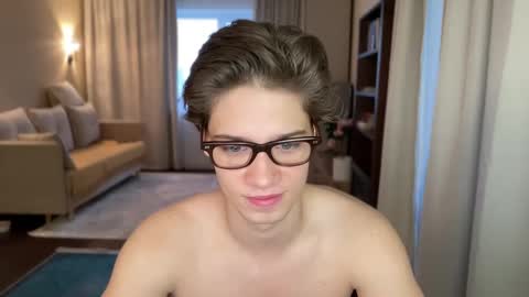 Snapshot of realsupermichael chatting on 12-08-24, 07:37 AliceEve online show from 12-08-24, 07:37