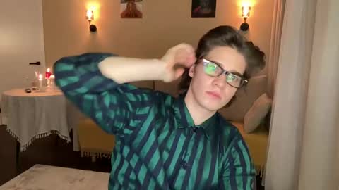 Snapshot of realsupermichael chatting on 01-11-25, 06:44 AliceEve online show from 01-11-25, 06:44