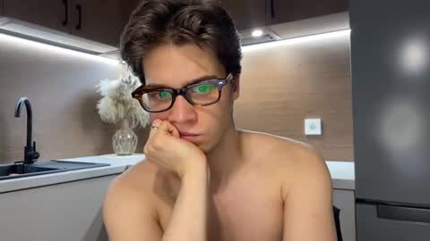 Snapshot of realsupermichael chatting on 02-15-25, 10:10 AliceEve online show from 02-15-25, 10:10