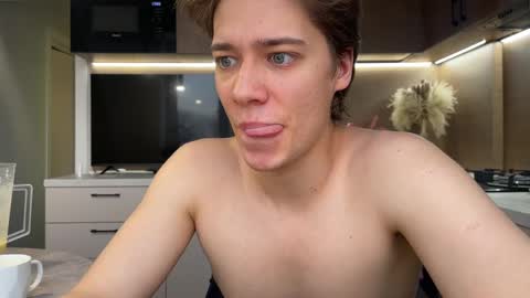 Snapshot of realsupermichael chatting on 02-24-25, 02:26 AliceEve online show from 02-24-25, 02:26