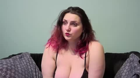 Snapshot of realsweet_goddess chatting on 02-17-25, 12:10 Realsweet Goddess online show from 02-17-25, 12:10