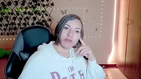 Snapshot of rebbeca09 chatting on 11-14-25, 10:25 Rebbeca online show from 11-14-25, 10:25