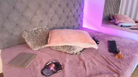 I invite you to my birthday on November 3th  online show from 01-04-25, 12:49