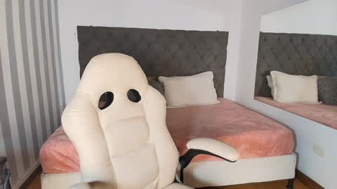 I invite you to my birthday on November 3th  online show from 01-12-25, 03:49