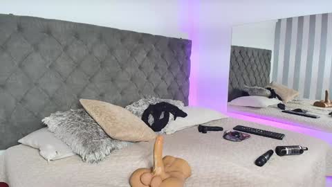 I invite you to my birthday on November 3th  online show from 01-28-25, 06:38