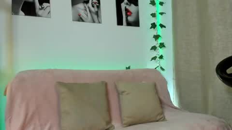 Snapshot of rebeca_marchetti chatting on 04-28-26, 09:31 Rebeca Marchetti online show from 04-28-26, 09:31