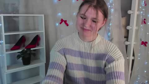 Snapshot of rebecca_____ chatting on 01-09-25, 12:35 rebecca_____ online show from 01-09-25, 12:35