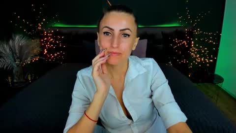 Snapshot of rebecca_diamonds chatting on 09-11-25, 12:05 rebecca_diamonds online show from 09-11-25, 12:05