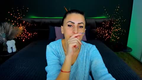 Snapshot of rebecca_diamonds chatting on 11-12-25, 06:36 rebecca_diamonds online show from 11-12-25, 06:36