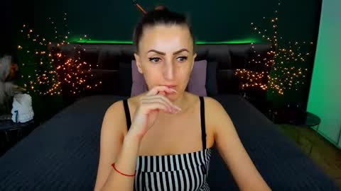 Snapshot of rebecca_diamonds chatting on 12-01-25, 06:40 rebecca_diamonds online show from 12-01-25, 06:40