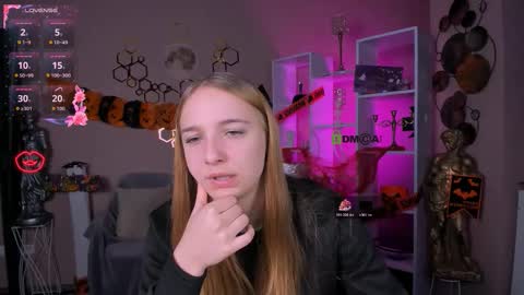 Snapshot of rebecca_smile_ chatting on 10-21-25, 05:52 rebecca_smile_ online show from 10-21-25, 05:52