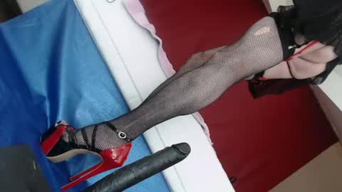 Snapshot of rebeccalachaude chatting on 02-15-25, 11:28 Rebeccalachaude online show from 02-15-25, 11:28