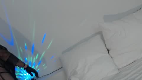 Snapshot of rebeccalachaude chatting on 11-11-25, 08:14 Rebeccalachaude online show from 11-11-25, 08:14