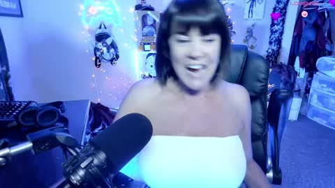 Rebecca Love online show from 11-20-25, 02:34