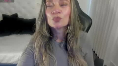 rebeckasalvatore online show from 07-25-26, 02:47