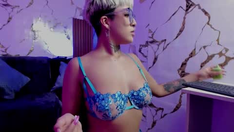 Snapshot of rebeka_baker chatting on 09-17-25, 02:35 REBEKA online show from 09-17-25, 02:35