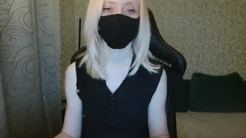 Snapshot of rebesaolset chatting on 12-25-24, 03:38 RebesaOlset online show from 12-25-24, 03:38