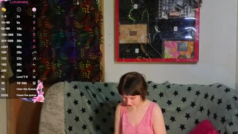 Lara online show from 10-30-25, 04:41