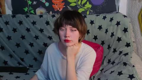 Snapshot of reborn_elf chatting on 11-19-25, 11:10 Lara online show from 11-19-25, 11:10