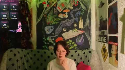 Snapshot of reborn_elf chatting on 11-28-25, 09:50 Lara online show from 11-28-25, 09:50