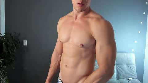 twitter REECET26 instagram RECCETAYLOR online show from 02-01-25, 12:05