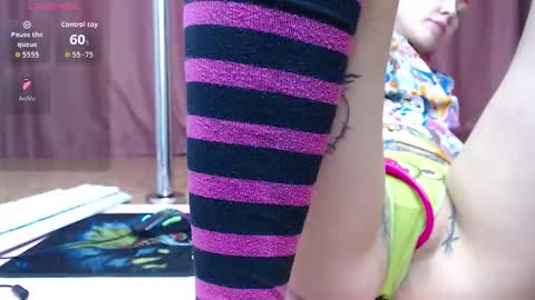 Snapshot of red_fox9595 chatting on 11-17-25, 05:57 RED FOX online show from 11-17-25, 05:57