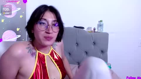 Snapshot of red_moonn chatting on 03-12-25, 05:17 IG   OF red moonn online show from 03-12-25, 05:17