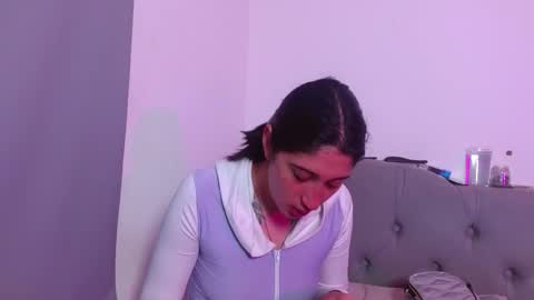 Snapshot of red_moonn chatting on 10-12-25, 03:49 IG   OF red moonn online show from 10-12-25, 03:49